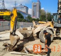 操女人吃奶子免费网址高温下的坚守｜道路建设者用汗水铺就畅通路